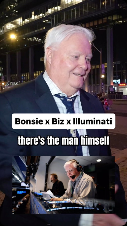 The legendary @bonsie54 passed @hockeyilluminati and @biznasty outside Scotiabank Arena after his final home game, and the boys showed him ALL the love ❤️

#leafs #Toronto #nhl #hockey #mapleleafs