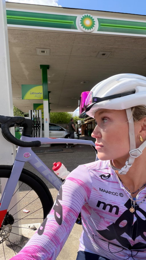 And I couldn’t help but wonder… is this a glow up or breakdown with cardio? 

#cycling #cyclinggirls #girlswhoride #sexandthecity #cyclistgirl