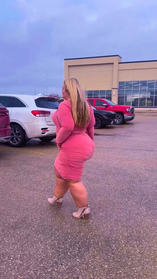 Survived winter 🥶 spring it’s time to POP out 🌸💥💃
#springenergy #curvyandconfident #maincharacterenergy #psstyle