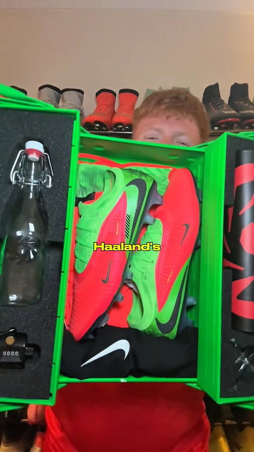 The NEW Phantom 6 for @erling 🔥
-
They’re bright, they’re bold and they are designed for players to ‘Harness their Haaland’ - stay tuned as I will be taking on this challenge very soon… 🤪 @nikefootball ☑️
-
#nikefootball #haaland #phantom6 #footballboots #nike