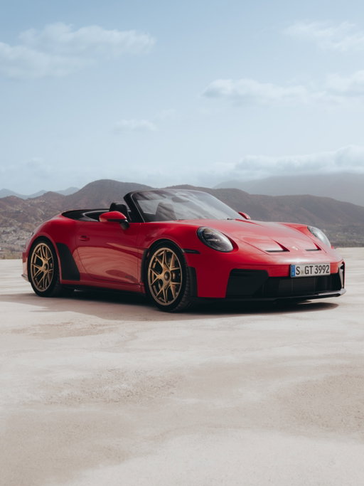Designed for the road ahead – and the sky above. 

A new step in the GT lineage. For the first time, GT3 performance meets open-roof driving. The 911 GT3 S/C honours pure driving. Manual at heart, lightweight in spirit, and open to the world around it.