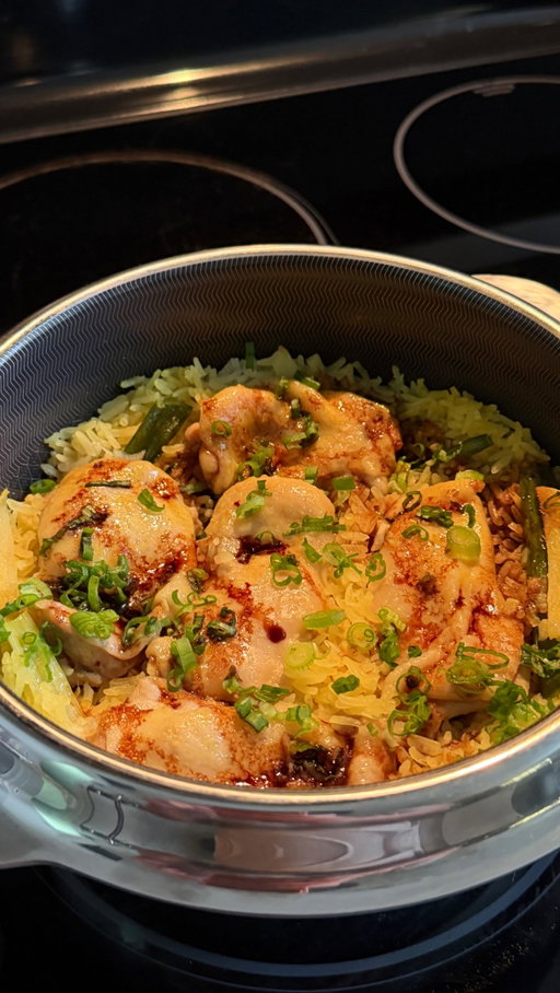 One-pot Hainanese chicken rice

You can also add star anise or pandan leaf in the rice for extra flavor. I used @hexclad ‘s rice pot for this!

As always, the recipe is live on the blog: https://www.iankewks.com/one-pot-hainanese-chicken-rice-recipe/

Or just comment “Recipe” and i’ll dm you the full recipe!