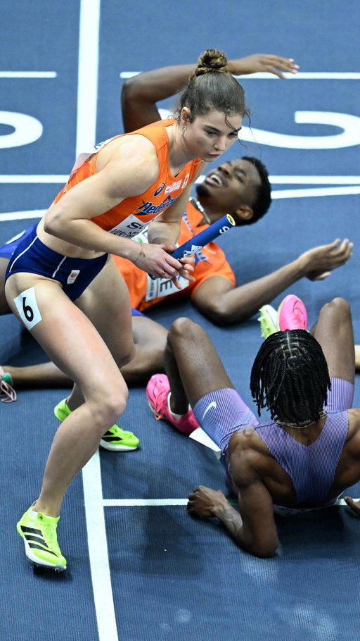 Relays are basically a contact sport 👀

#WorldIndoorChamps #WorldRelays