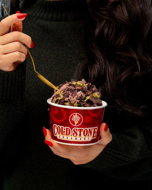 Dubai’s most famous dessert is now serving at your nearest Cold Stone®! 🤩  Chocolate Ice Cream with Pistachio Cream, Kataifi and Chocolate Shavings 💚🍦🍫✨