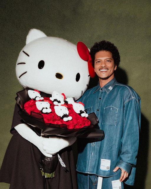 Kawaii meets Romantic 🎀🌹 The friendship we didn’t know we needed @brunomars #HelloKittyxBrunoMars