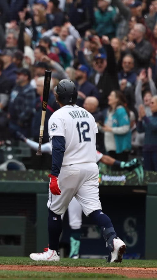 Josh Naylor really out here aura farming with this bat flip🤯