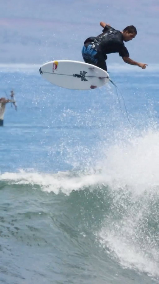 After a long journey, @elihanneman is back where he belongs, on the Championship Tour. 

Check out Eli’s new video documenting his road back to the tour, live on our YouTube Channel 📺 

Film/Edit @mauimarcc