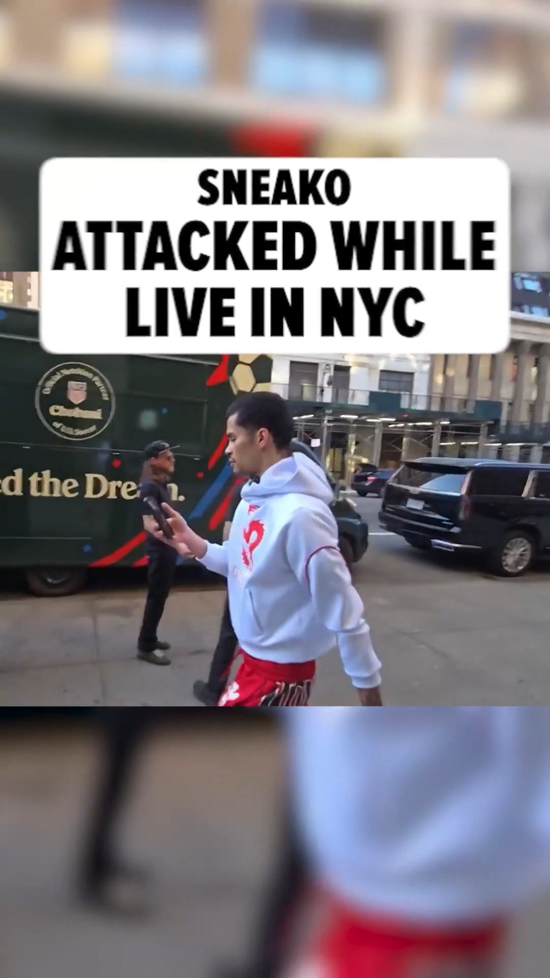 ⚠️ Streamer Sneako ATTACKED mid-livestream in New York City 😱
