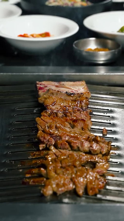 @parksbbq Perfectly grilled marinated galbi. 🍖🔥

.
.
.
#koreanbbq #kbbq