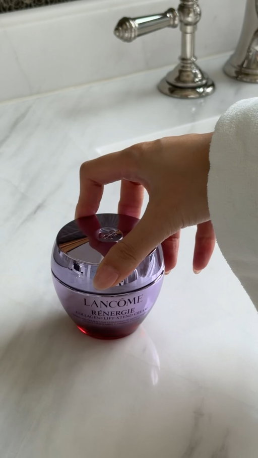 Skin care lovers rejoice, the @lancomeofficial Skin Science Club is back at Pitt St, Sydney from 13-20 April with complimentary skin screen analyses and sample skincare kits. 💜
My skin screening confirmed my skin is doing officially better than last year (thank you, Rénergie Collagen X-Tend Cream)!

#LancomeAu #LancomeSkincare
#LancomeSkinScienceClub #ad