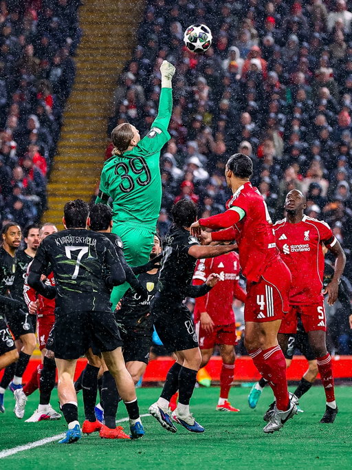 A night we’ll remember. Clean sheet secured - semi-finals, here we go 🔥

Une soirée dont on se souviendra. Clean sheet validé - direction les demi-finales 🔥

Вечер, который мы запомним. Сухарь и победа. Полуфинал жди нас 🔥