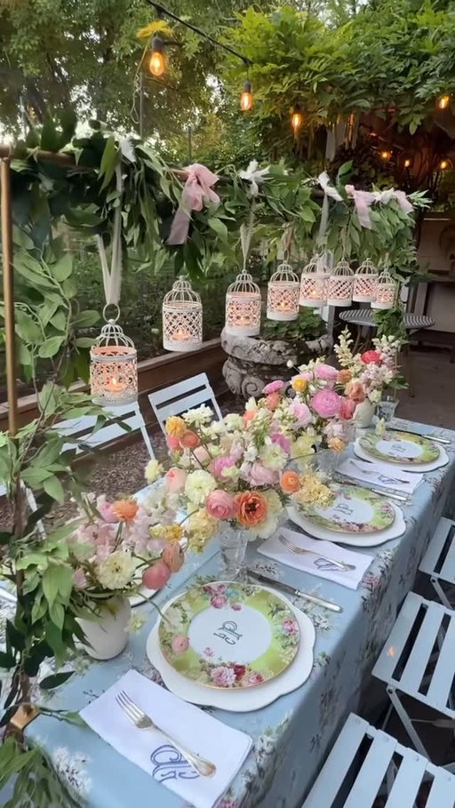 One decor piece I’ll use time and time again is my table rod. I’ve had this for years and it always ends up being the thing everyone asks about. It makes any table feel a little more special and is so fun to style for friend and family gatherings.

Comment TABLE and I’ll send you the link in your DMs!
.
.
.
#overthetablerod #tabledecorations #gardentotable #ltkhome