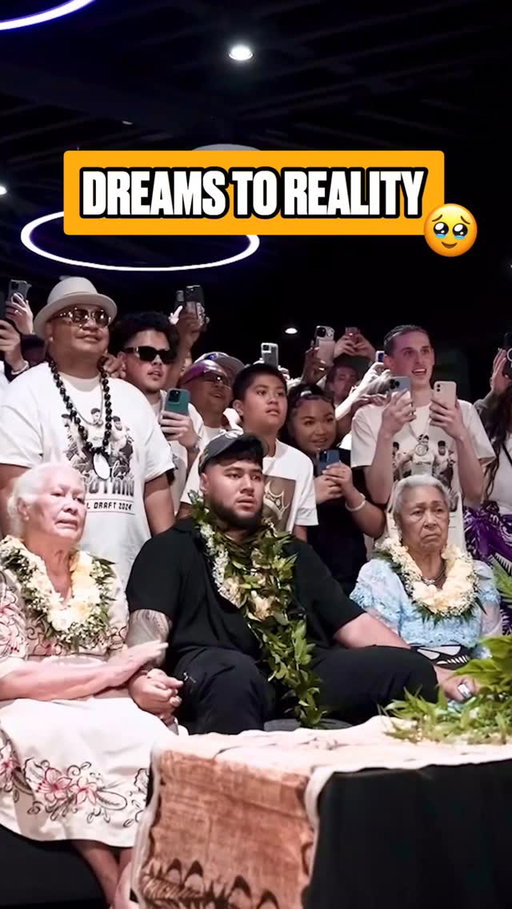 The moment @troyfautanu became a Steeler 🥹