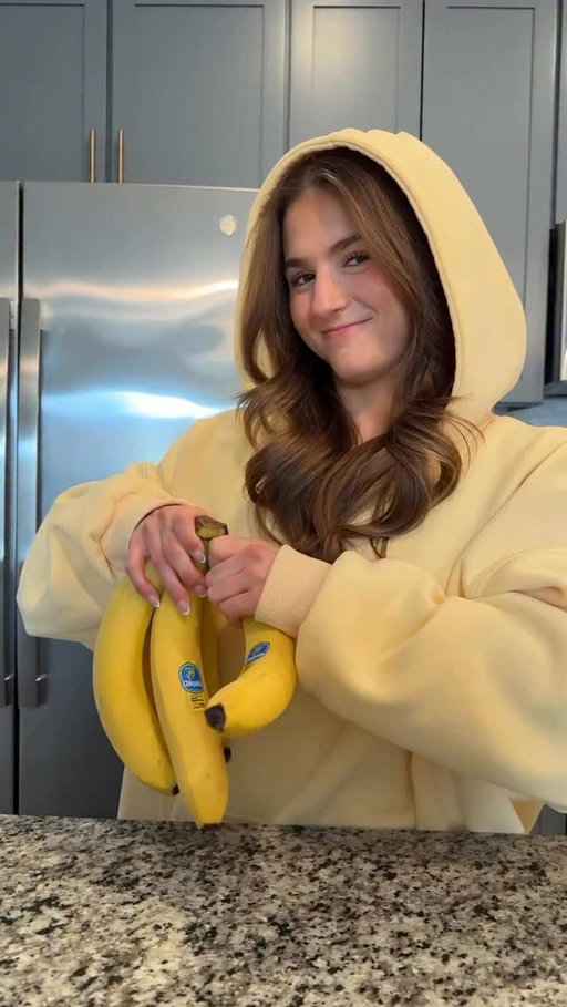 Try this dance and tag me + @chiquitabanana 😏🔥 shoutout to Chiquita for the moves! #ChiquitaBanana #NationalBananaDay #NationalChiquitaDay #HappyChiquitaDay #ad