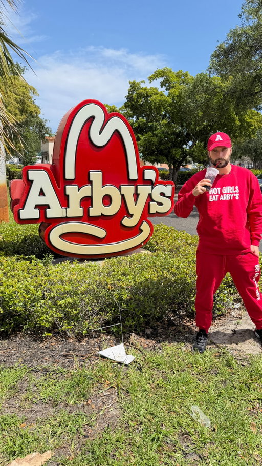 Didn’t know how to say it but certainly knew how to use it. The @arbys French dip royale sandwich and Au Jus sauce combination is as good as it gets