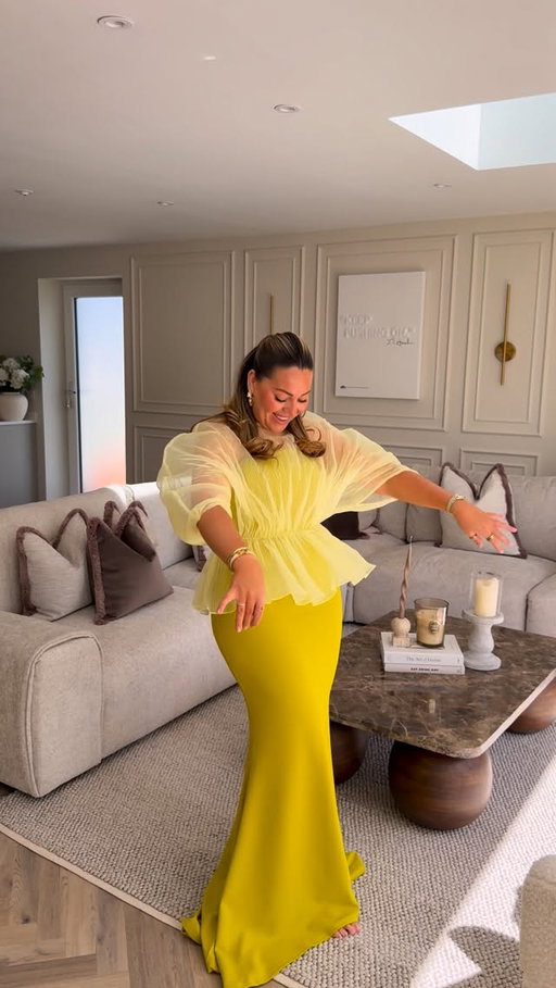 Mic drop on the second dress. I’m sorry but WOW 💛🍋👏

I’ve tried so hard to find an outfit that not everyone is going to be wearing & that is a real show stopper! Feel like I’ve understood the assignment 🤣

Comment with the word “DRESS” & I can send you links & sizes 😘

Lemme know which dress is your fav 1,2,3 or 4? ⤵️