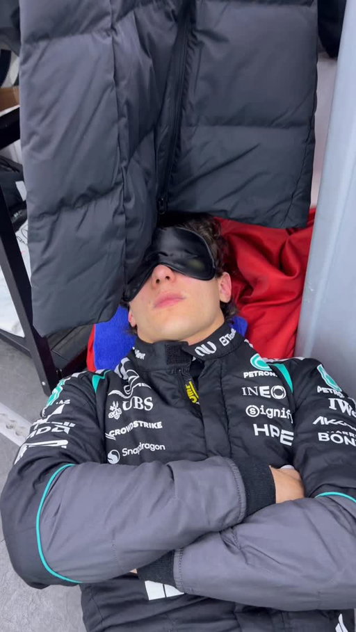 Quiet, he’s sleeping 🤫 Sweet dreams @kimi.antonelli 😴