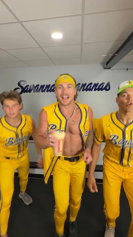 Mood when you realize it’s National Banana Day🍌 

#savannahbananas #bananaball #bananacoldfoam #dunkin