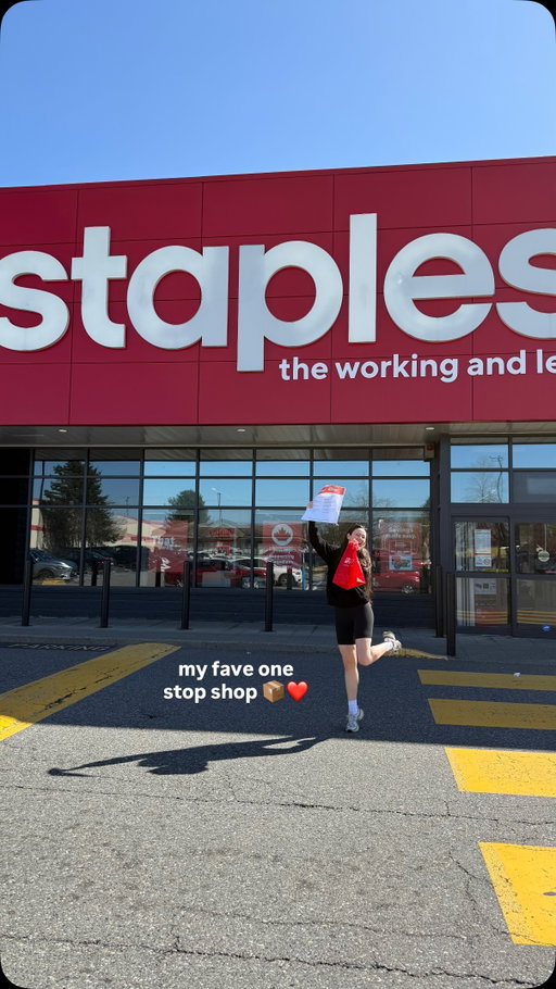Picking up some warehouse essentials + dropping off a @fedex package at @staplescanada!?! I LOVE ONE STOP SHOPS!!!! 🙌🏻📦

#staplescanada #fedex #ad #paidpartnership
