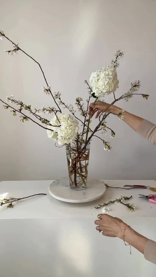 Spring 

#cherryblossom #hellebore #flowerarranging #rachelchofloral #rachelchofloraldesign
