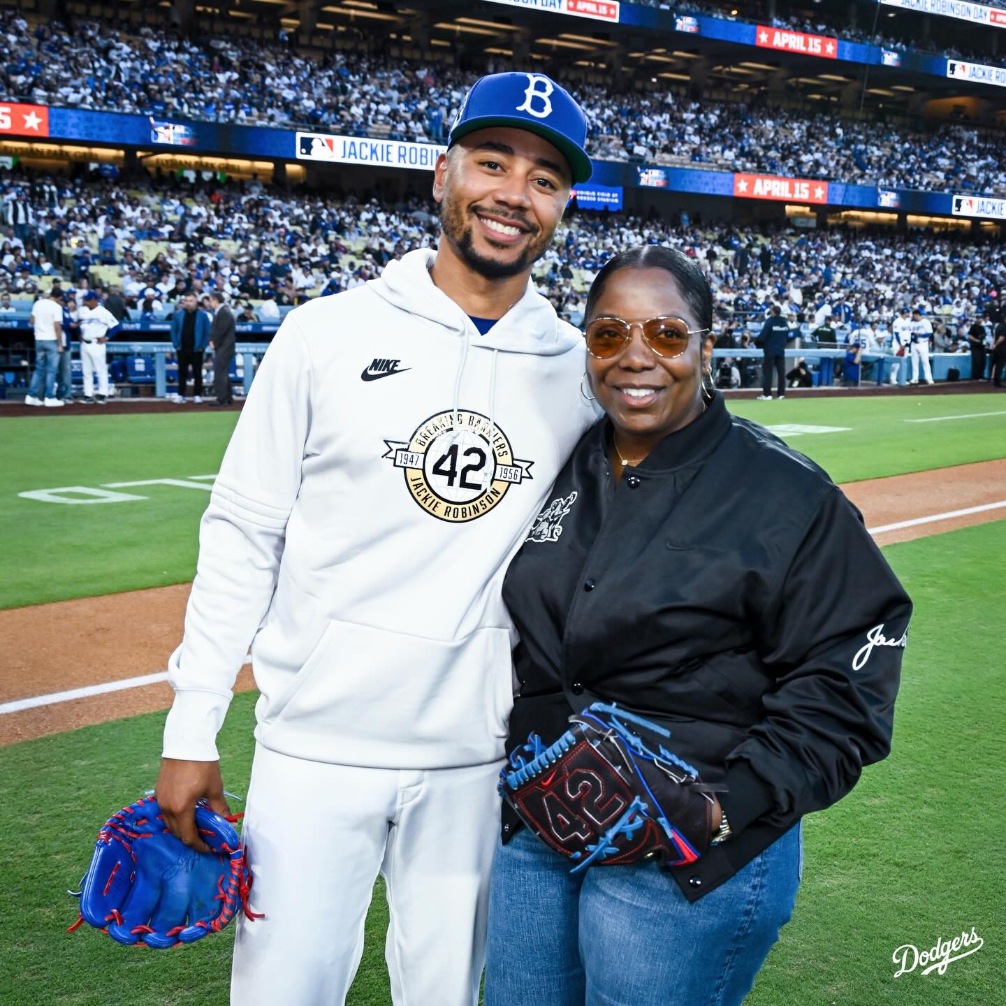 From Jackie and Rachel Robinson’s granddaughter Sonya throwing out the first pitch to the Boys in Blue completing the sweep, it was a Jackie Robinson Day to remember. 💙
