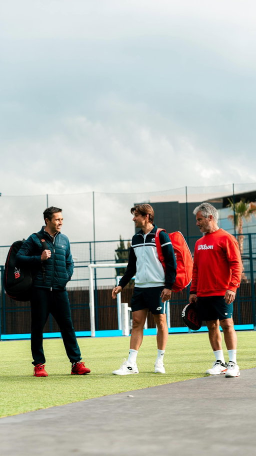 Tres leyendas, una pista y mucha intensidad 🔥 

Miguel Sciorilli pone a prueba a dos referentes: Fernando Belasteguín y David Ferrer.

¿Crees que podrías seguirles el ritmo? 🎾💨

El entreno completo en nuestro canal de YouTube.

#pádel #belasteguin #davidferrer #miguelsciorilli #teamwilson