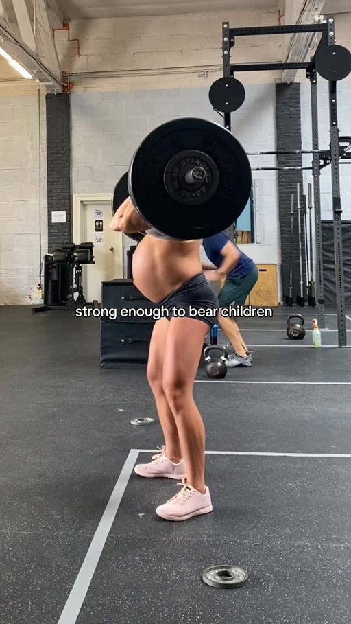 lowkey impress myself when I watch this 😅

@frog_grips 
#transformation #postpartumjourney #fitmom