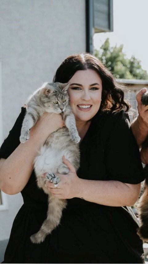 IMO she went on a world tour before coming home to me 🐾 

#cat #cats #animal #vet #baby
