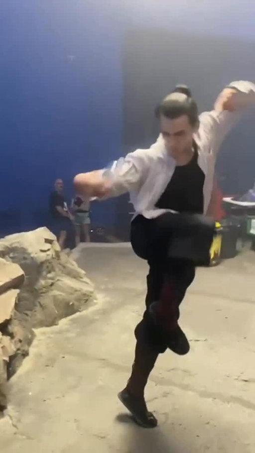 KUNG LAO can use anything as a weapon! Which fighter do you want to see showcase their skills next?

#mortalkombatmovie #mortalkombat2 #kunglao #filmedforimax #mortalkombat