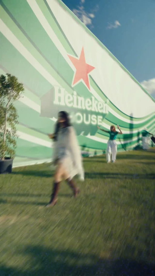 Proof that fans really do have more friends. 
Weekend 2, come through. #heinekenhouse #fanshavemorefriends