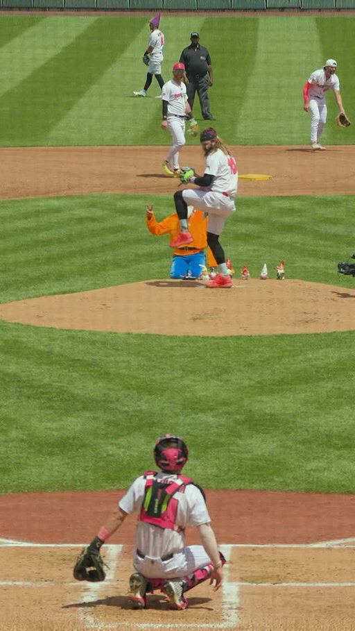 Had to watch this one a few times because there’s a wholeee lot going on 😅

#partyanimals #trick #baseball #collegebaseball #funny