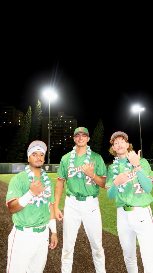 thank you for inviting us out to get lei’d, Hawaii 😘

#hawaiibaseball #universityofhawaii  #d1baseball #ncaabaseball #collegebaseball 

🟠 hosted by @kianaflory + @emilyyraelynn 🟠