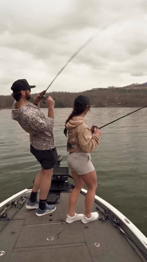 If they won’t bite, I know someone who can throw a cat over her shoulders…so we had to wear our new @heydude HEY2O’s just in case we had to adjust! #heydudepartner #ad