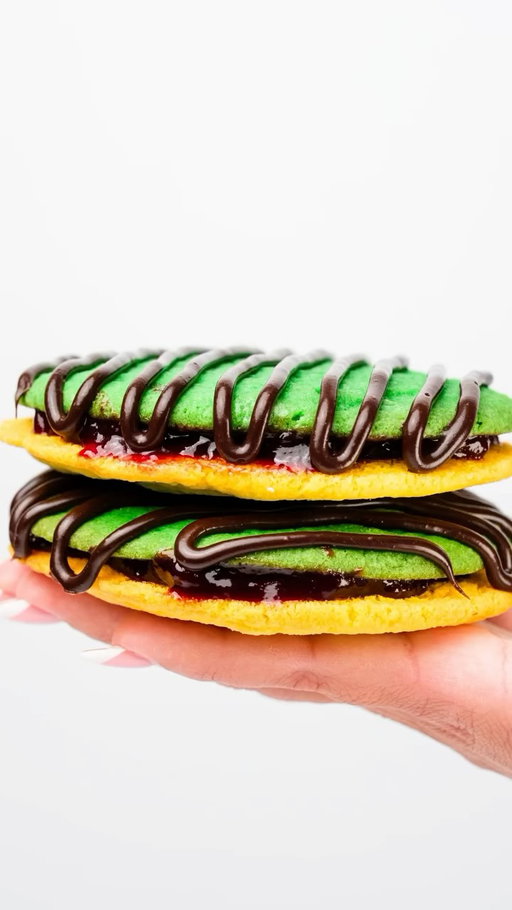 Get ready for this one 👀🌈

Rainbow Chewie-wich
Raspberry jam sandwiched between thin almond cookies, finished with dark chocolate ganache

4/17 — it’s a must

#ChipCityCookies #NewDrop #DessertCravings #NYCEats #CookieTime