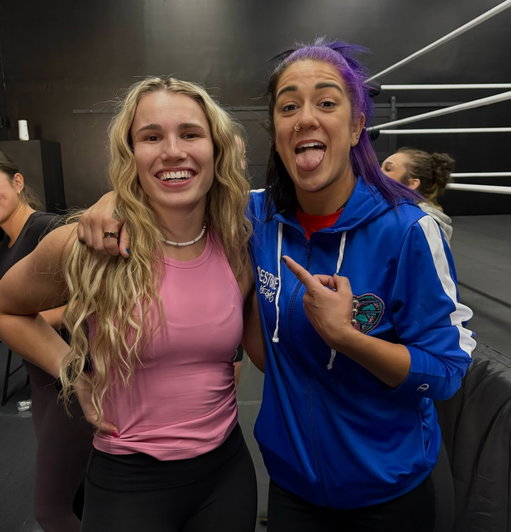 unreal day and i’m JUST gettin starteddd!!!! 
come see me tonight in two matches @hyperxarena 

such an incredible experience at @lodestone_est2025 earlier today. so much knowledge shared 🩷