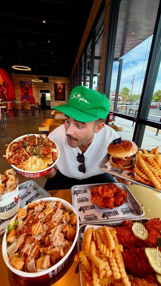 This Hot Chicken spot in Arizona is actually insane… crispy, juicy, and got that perfect heat where you can’t stop going back for another bite @hhc  #arizona #phoenix #azfoodie #chicken #foodie