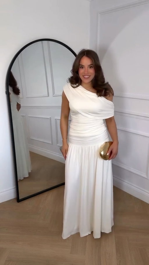 Wedding guest season is approaching 🌸 and we have the dresses designed for every RSVP moment

@pia_gracesmith styles each dress to perfect 💕
 
For our Ireland PL girls, visits at  @lonedesignclub x @kildarevillage pop up  to shop our favourite occasionwear styles
