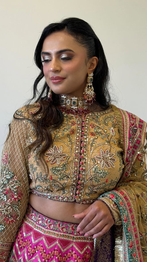 Something different traditional transition. 
So dreamy 😍💕

Hair and make up-  @beautyybyeli_ 

#desi #pakistanilook #indianlook #fashion #makeupaddict