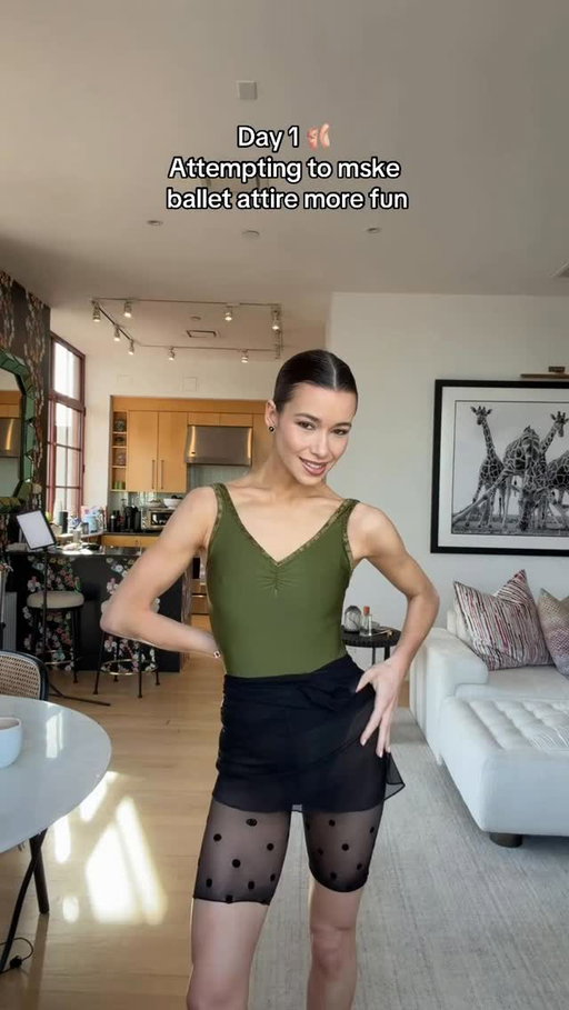 I’m abt to go crazy w the patterned tights

#ballet