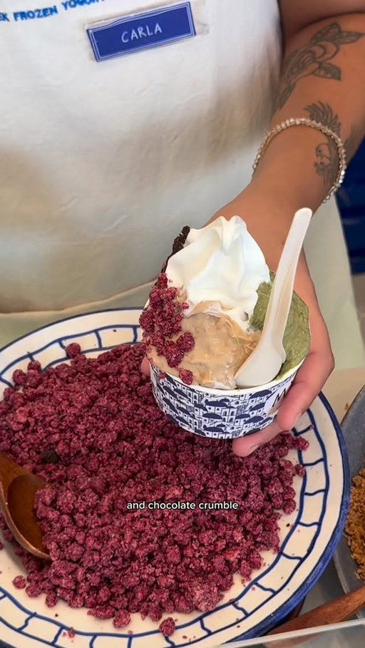 From Madrid to Miami and now NYC! This new Greek frozen yogurt shop is making serious waves and their opening in the West Village is just the first to come👀🇬🇷🧿🍦

📍 @myka_greek.usa 

#frozenyogurtlover #frozenyogurt #nycfrozenyogurt #westvillage #nycopening