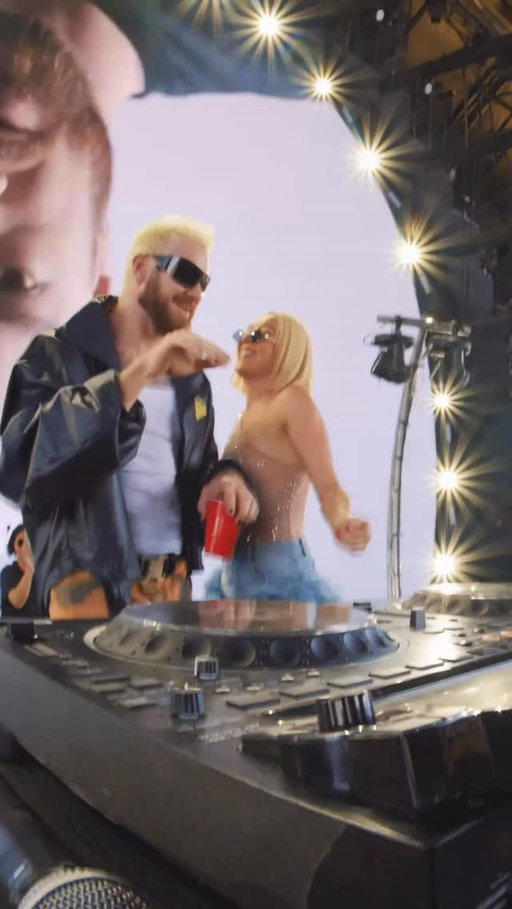Surprise guest…. @coachella 👀

best.memories.ever 🥹❤️ 

#coachella #dj
