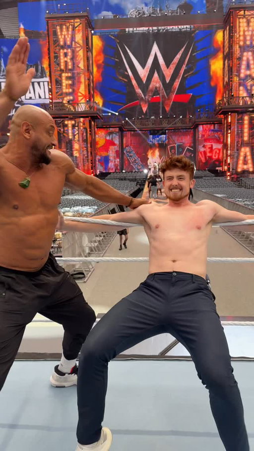 Can I take a chop from a former WWE Wrestler? 🔪

#wwe #wrestlemania #wwenxt #wrestlemania42