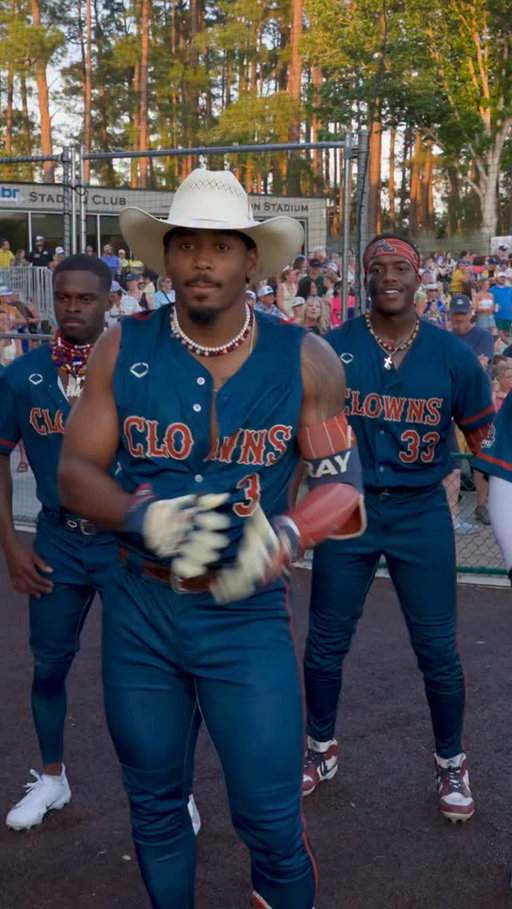 We didn’t just want the funk… we brought it😎

#indianapolisclowns #bananaball #funky #dancing #baseballboys