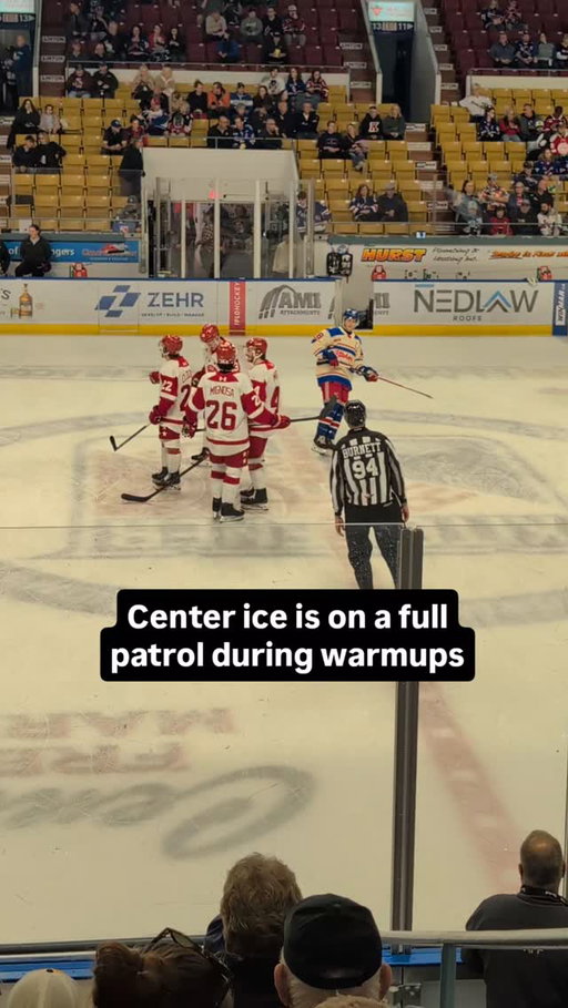 🚨Patrolling center ice 🚨

#ohl #hockey