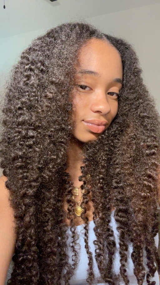 @iamcardib did her BIG one with @growgoodbeauty — thank you for not pricing out your supporters!👸🏽🙂‍↕️✨
-
-
-
#haircare #cardib #naturalhair #curlyhair #explore