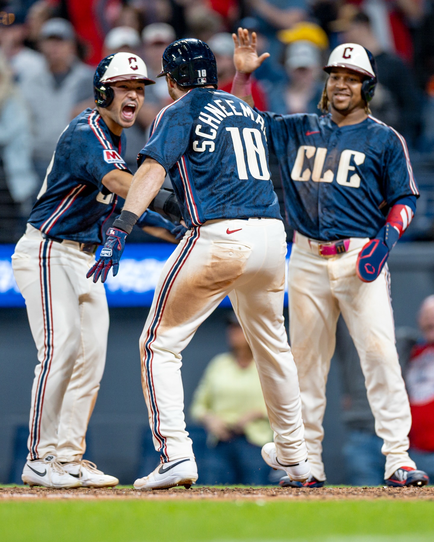 GRAND SLAM for Daniel Schneemann ‼️

#GuardsBall