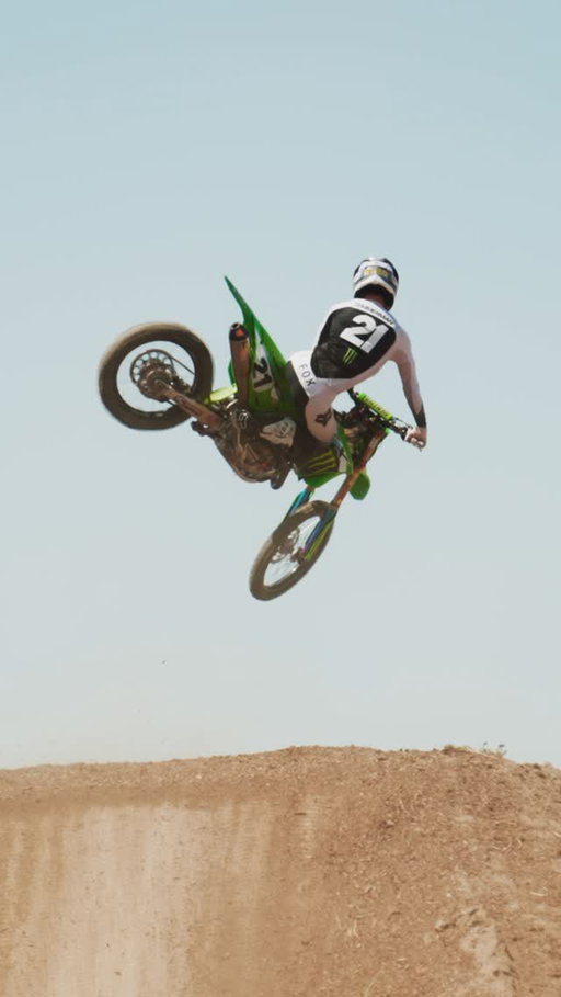 Great to see ET back at the track
•
Cam op - @velocity.productions 
Post - @58.filmz 
Colors - @58.filmz 
Talent - @enzotemmerman21 
•
#az39💚🕊️ 
#58filmz 
#weoutside‼️ 
#norcal 
#motocross