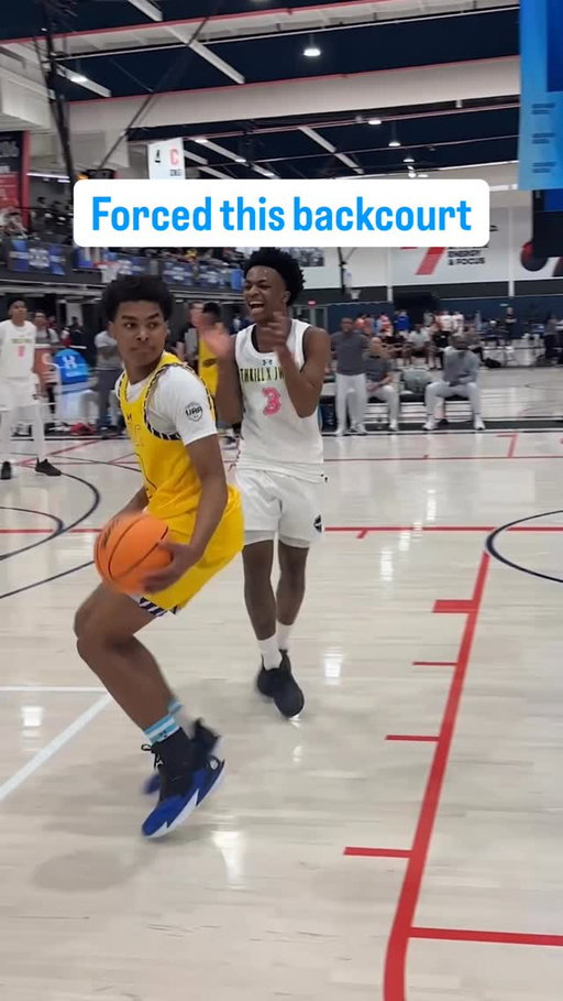 Team Thrill put the CLAMPS on 🗜️ @ityaboyrell @teamthrillbasketball