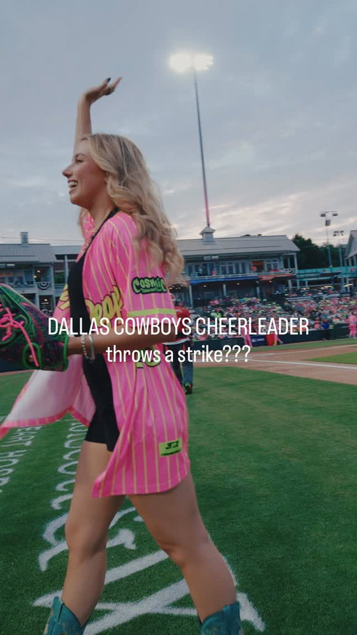 Dallas Cowboys Cheerleader throws Unceremonial First pitch at tonight’s Cosmic Baseball game⭐️

#cosmicbaseball #dcc #dallascowboyscheerleaders #mlb #barstool