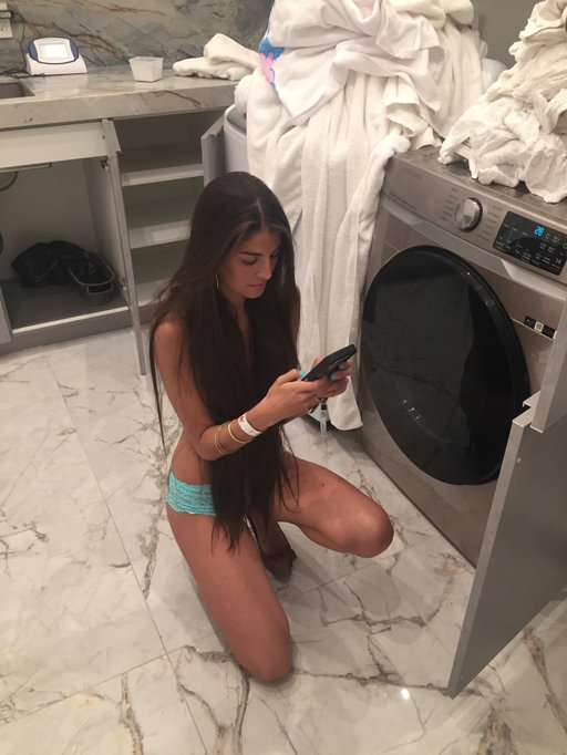 Waiting for my dress to dry. & scrolling on tumblr🍬🍬👠👑👑🍔💘💘💘💘